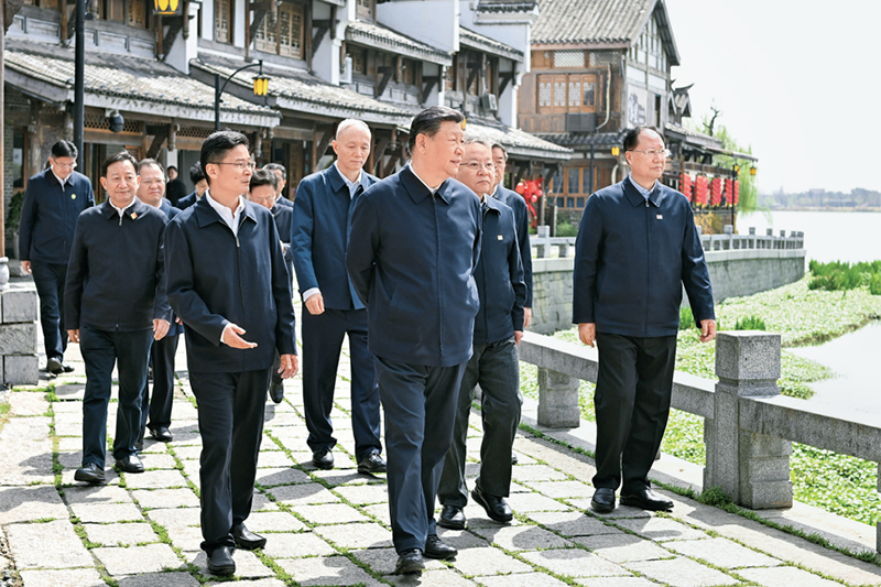 2024年3月18日至21日,中共中央總書記、國家主席、中央軍委主席習近平在湖南考察。這是19日上午,習近平在常德河街考察。 新華社記者 謝環(huán)馳/攝